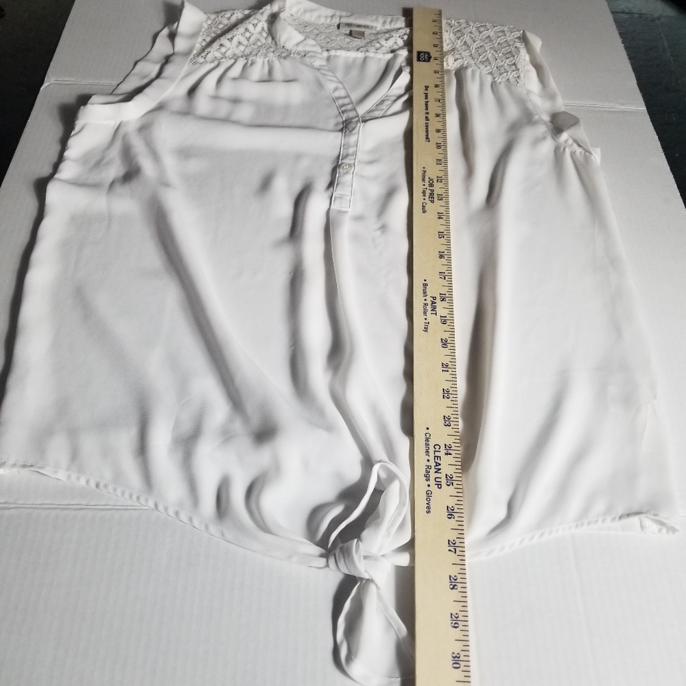 ROZ & ALI WHITE TANK WITH FRONT TIE AT BOTTOM SIZE XL - Picture 5 of 11